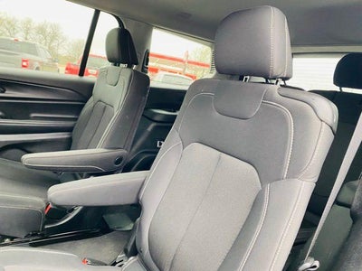 2023 Jeep Grand Cherokee L Laredo 4x4