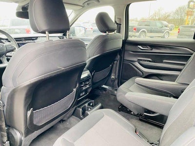2023 Jeep Grand Cherokee L Laredo 4x4