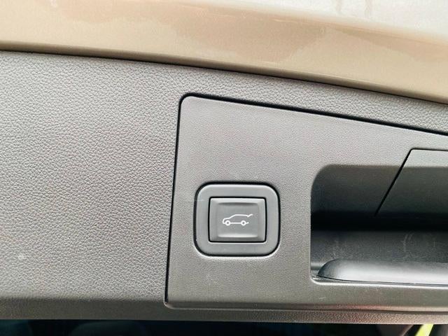 2025 Cadillac XT4 FWD 4dr Premium Luxury