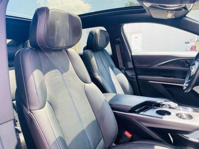 2024 Cadillac LYRIQ 4dr Luxury w/1SD