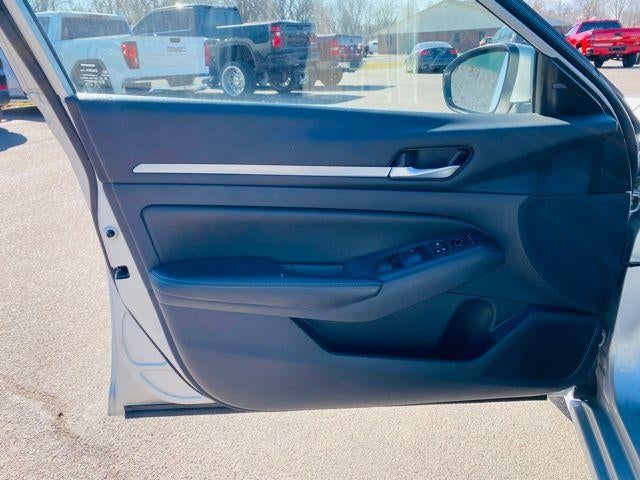 2022 Nissan Altima 2.5 SV Sedan