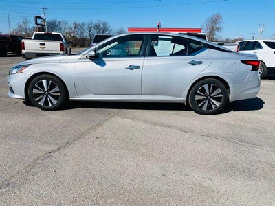 2022 Nissan Altima 2.5 SV Sedan