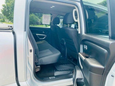 2019 Nissan Titan 4x4 Crew Cab SV