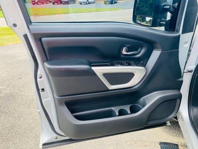 2019 Nissan Titan 4x4 Crew Cab SV