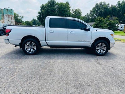 2019 Nissan Titan 4x4 Crew Cab SV