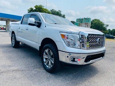 2019 Nissan Titan 4x4 Crew Cab SV
