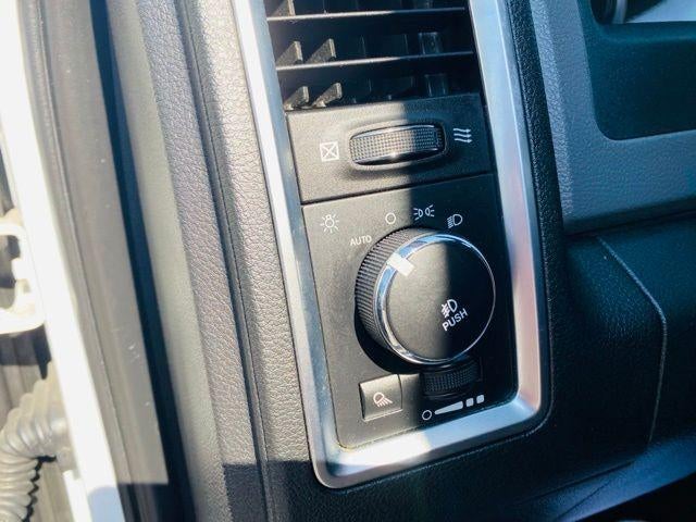 2016 RAM 1500 4WD Crew Cab 5.7 Ft Box Big Horn