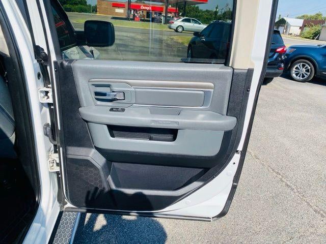 2016 RAM 1500 4WD Crew Cab 5.7 Ft Box Big Horn