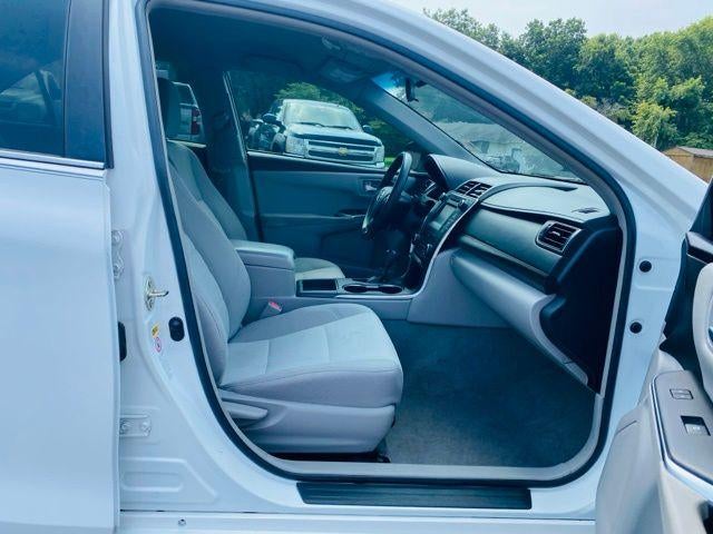 2017 Toyota Camry LE Auto (SE)