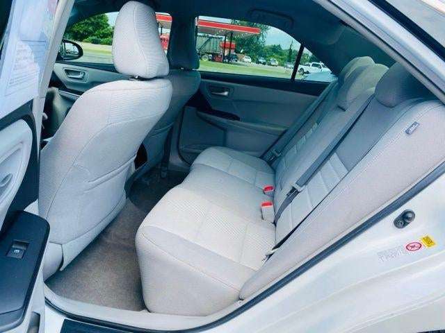 2017 Toyota Camry LE Auto (SE)