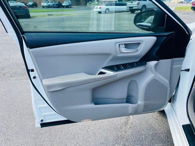 2017 Toyota Camry LE Auto (SE)