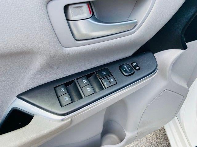 2017 Toyota Camry LE Auto (SE)