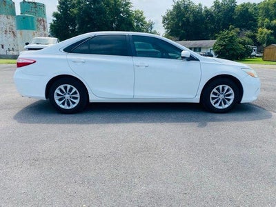 2017 Toyota Camry LE Auto (SE)