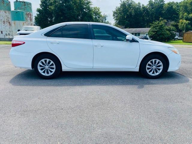 2017 Toyota Camry LE Auto (SE)