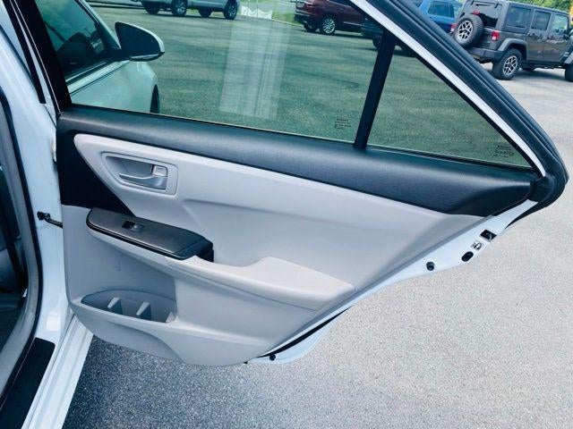 2017 Toyota Camry LE Auto (SE)